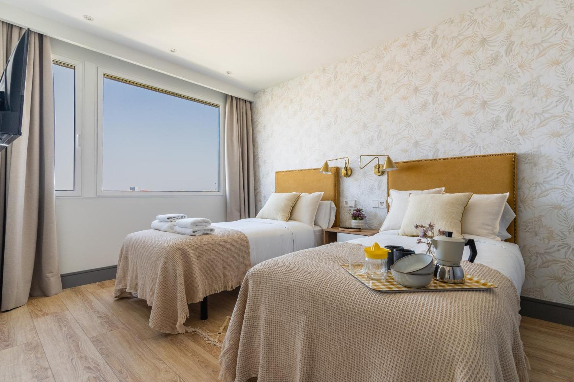 Modern And Bright-2bedrooms 1bathroom-colon Apartament